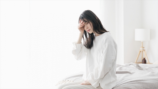 朝起きるのが辛い女性